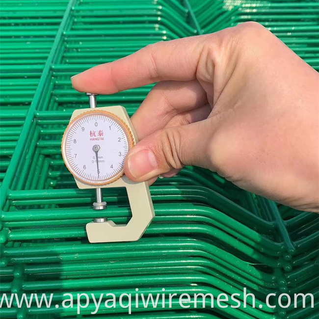 YQ Curvy Welded Wire Mesh Fence /3D Welded Fence Panel Factory Price